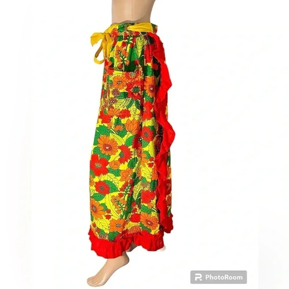 Floral true tie wrap maxi skirt ruffle detail with pockets, grommet one size - Picture 2 of 7